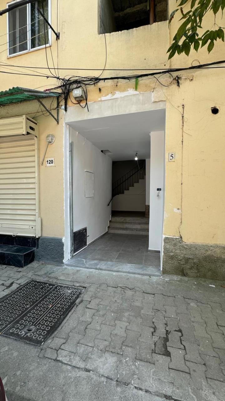 Host Apartament Elio Tirana Exterior photo