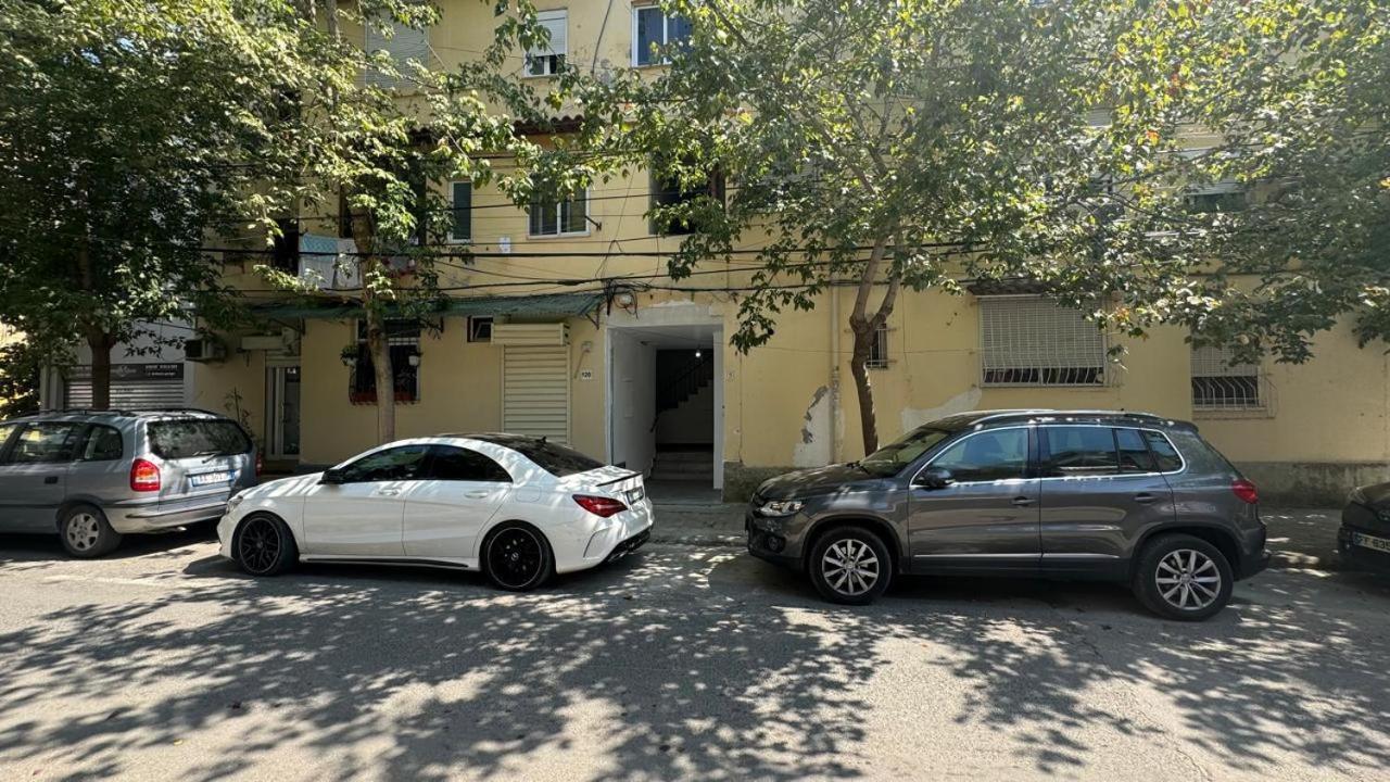 Host Apartament Elio Tirana Exterior photo